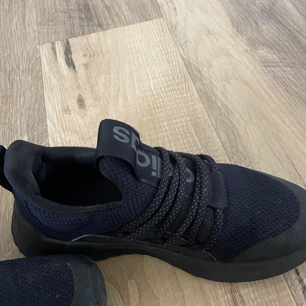 Kids Adidas shoes - Picture 4 of 7